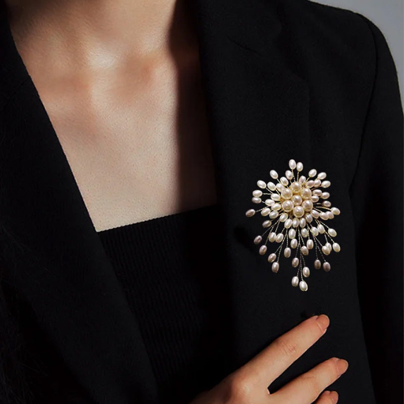 🎁2025 NEW! 🔥Women's High-end Exquisite Handmade Pearl Brooch