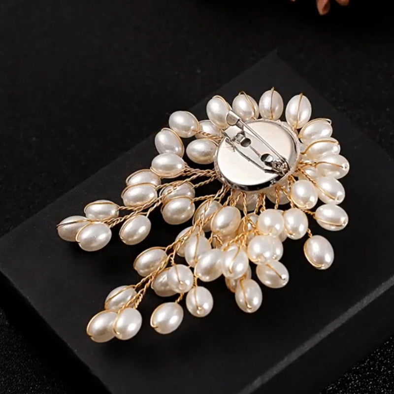 🎁2025 NEW! 🔥Women's High-end Exquisite Handmade Pearl Brooch