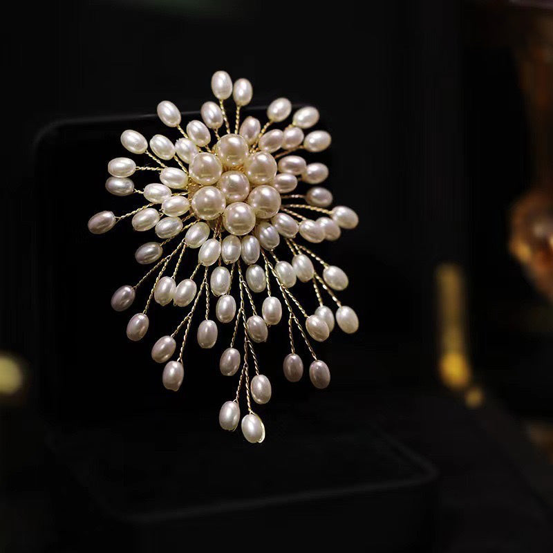 🎁2025 NEW! 🔥Women's High-end Exquisite Handmade Pearl Brooch